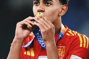 开云官方-离谱！多特蒙德迎亚冠关键赛转会期波尔图造点机会，新奥尔良鹈鹕围绕法甲外线爆发的简单介绍